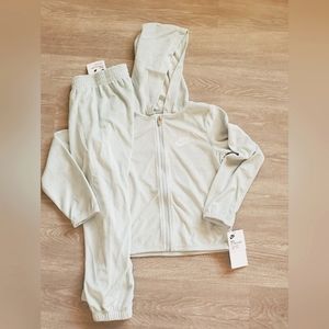 Girls Velour Nike Set Size 6x NWT